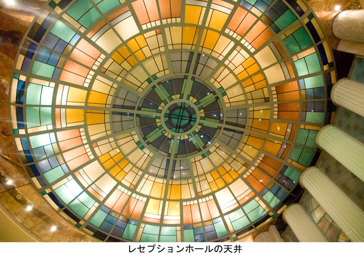 飛鳥Ⅱのホールの天井
