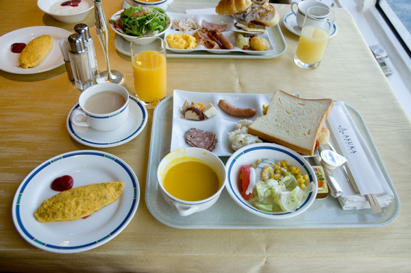 飛鳥Ⅱの朝食、洋食ビュッフェ